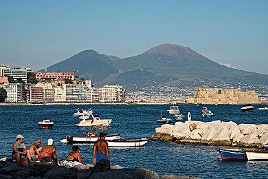 PS5过去一年销量是Xbox五倍 索尼确认正在更多国家生产主机